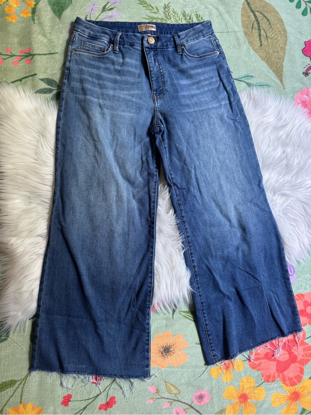 Kut from the Kloth Wide Leg Jeans in Medium Blue Wash